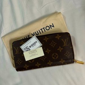 Louis Vuitton Monogram Zippy Wallet
